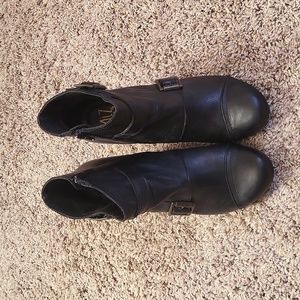 Womens heeled booties